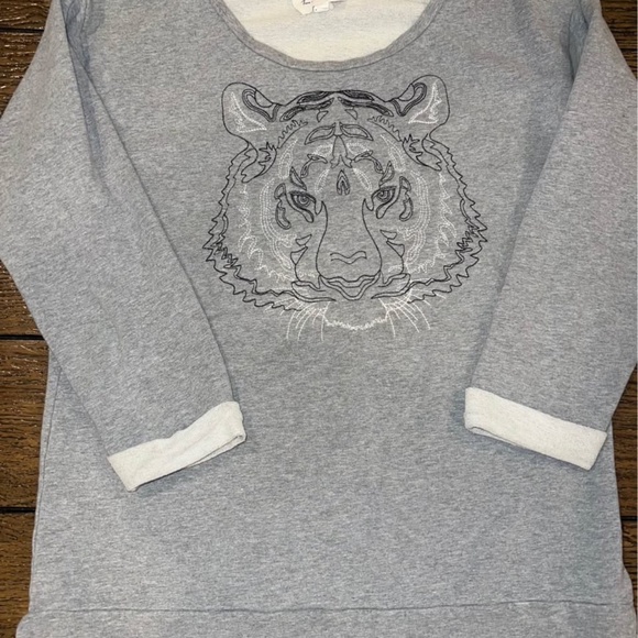 Vince Camuto Embroidered Tiger Sweatshirt Top-size medium - Picture 2 of 3